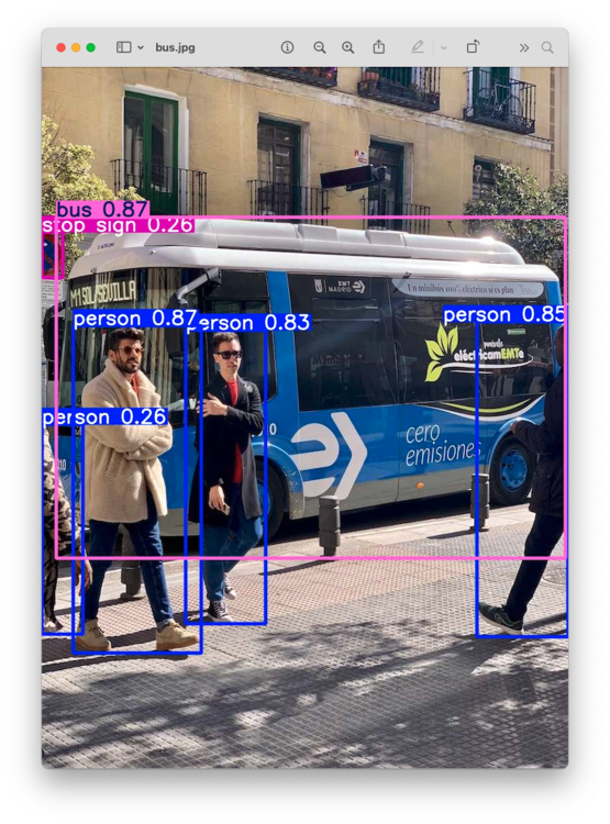 Сохранённое изображение bus.jpg с обнаруженными объектами